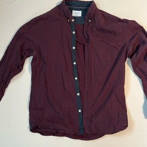 L slim fit. Casual/Dress shirt. Great condition